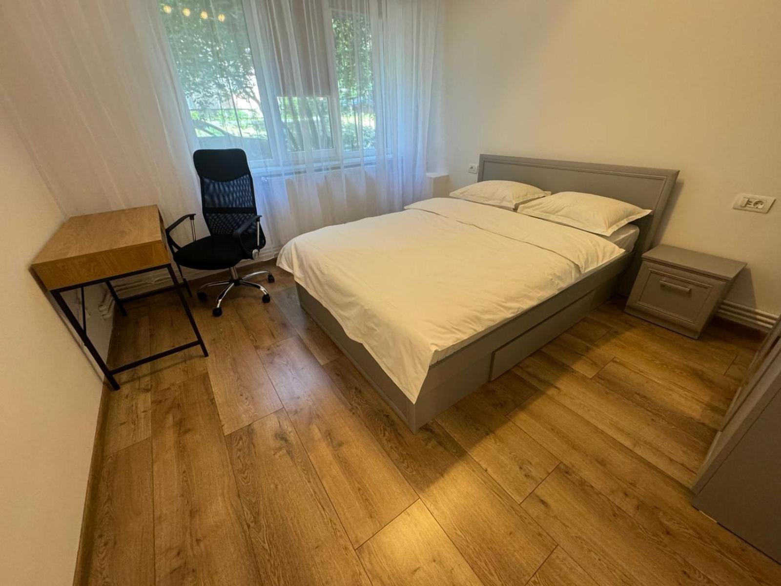 Peony Apartament Craiova Buitenkant foto